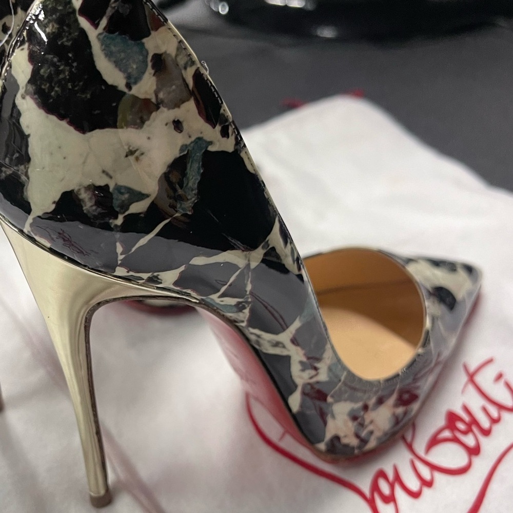 38 1/2 authentic Christian Louboutin